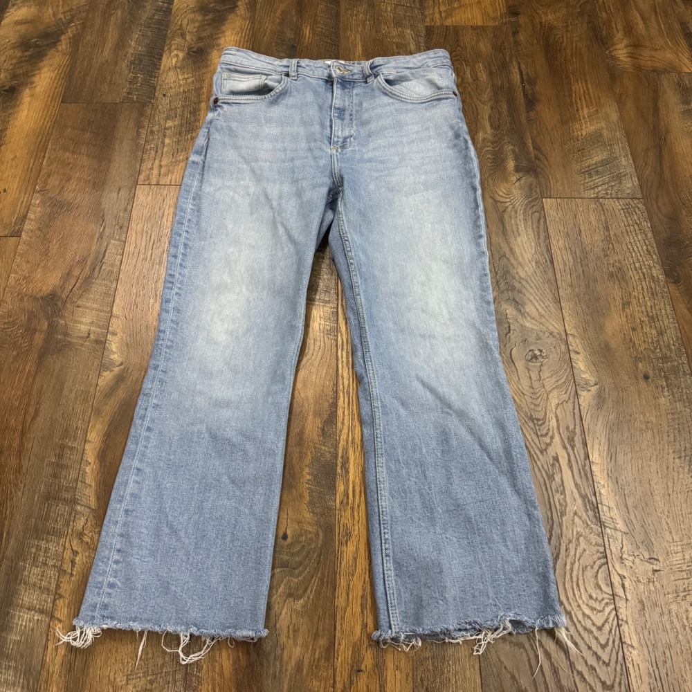 Zara Light Wash Wide Leg Jeans Raw Hem Blue Denim Womens Size 10 Stretch Coastal